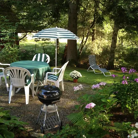 Mit Terrasse Und Parkplatz In Zweifamilienhaus *